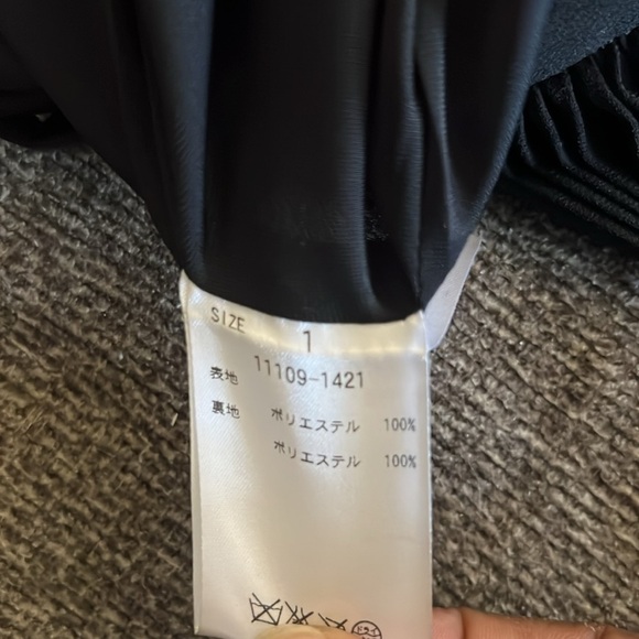 CLANE Black Pleated Midi Skirt Size XS - Picture 11 of 13